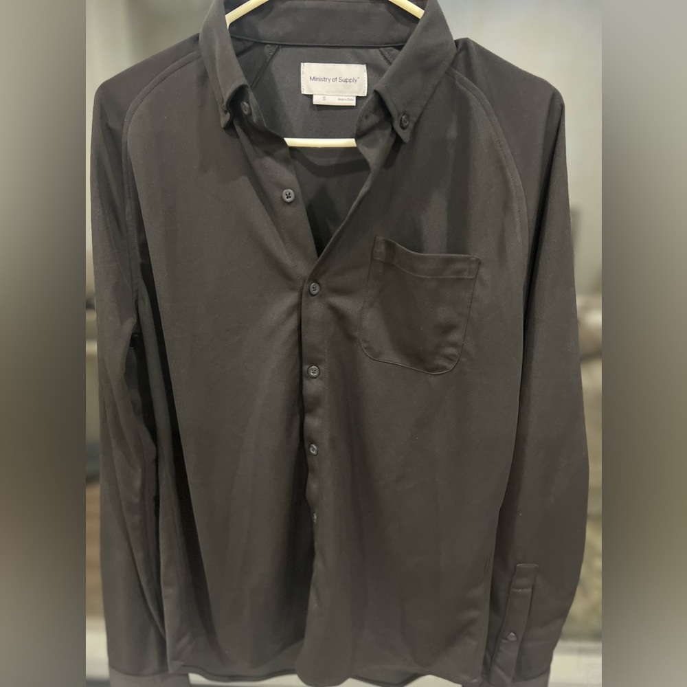 Ministry supply long sleeve shirts barely worn men’s small